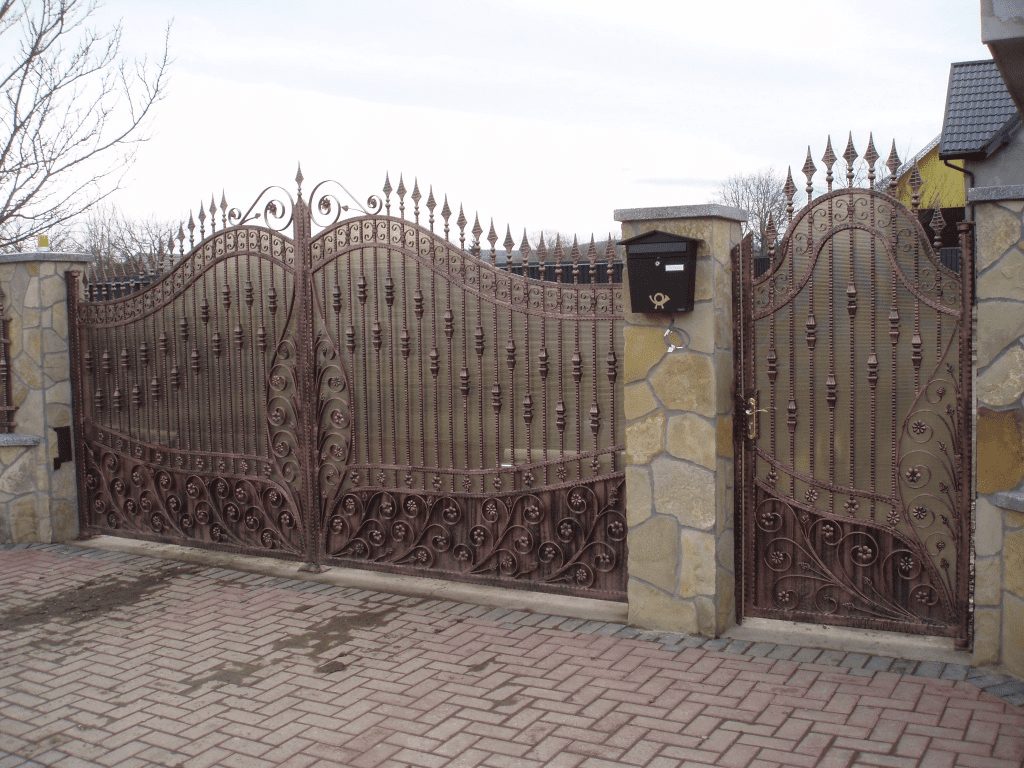 Cum îmbunătățește fierul forjat securitatea proprietății tale Cum îmbunătățește fierul forjat securitatea proprietății tale