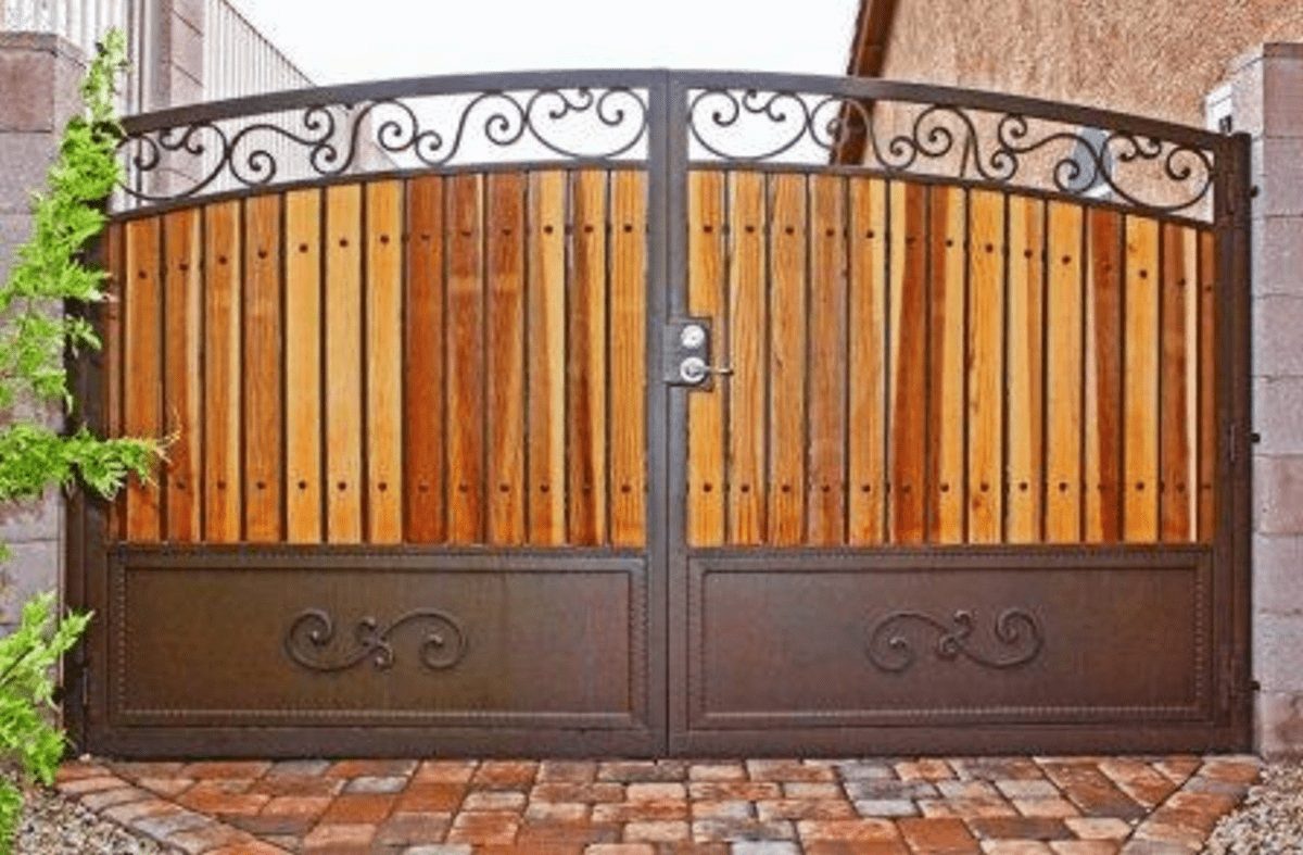 Cum să combinăm fierul forjat cu alte materiale în designul exterior Cum să combinăm fierul forjat cu alte materiale în designul exterior