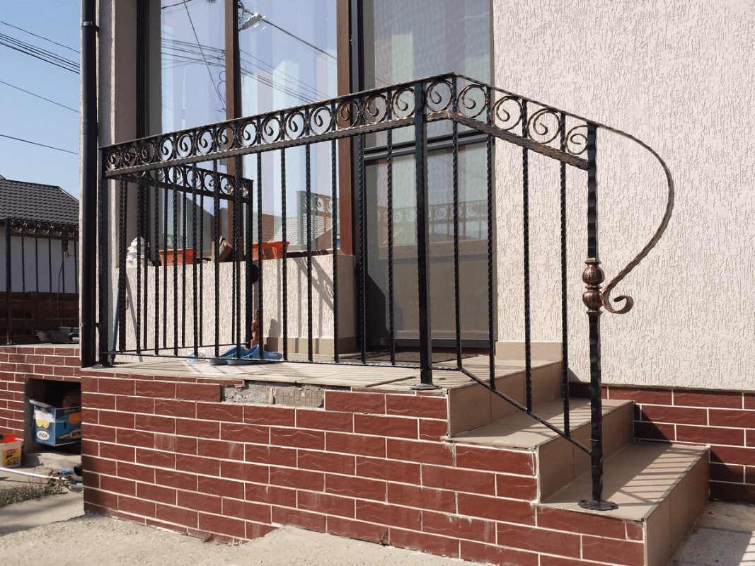 Montarea balustradelor de fier forjat: aspecte tehnice
